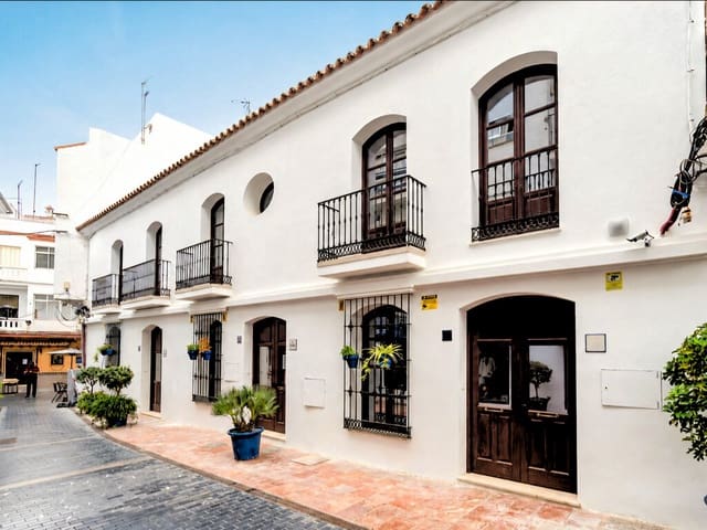 3 bedroom Townhouse for sale in Centro, Estepona - € 785,000 (Ref: 10166213)