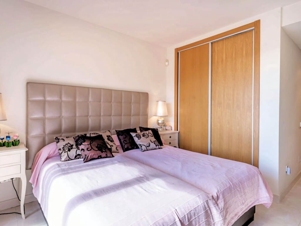 2 Zimmer Apartment zu verkaufen in New Golden Mile mit Pool Garage - 420.000 € (Ref: 10168258)