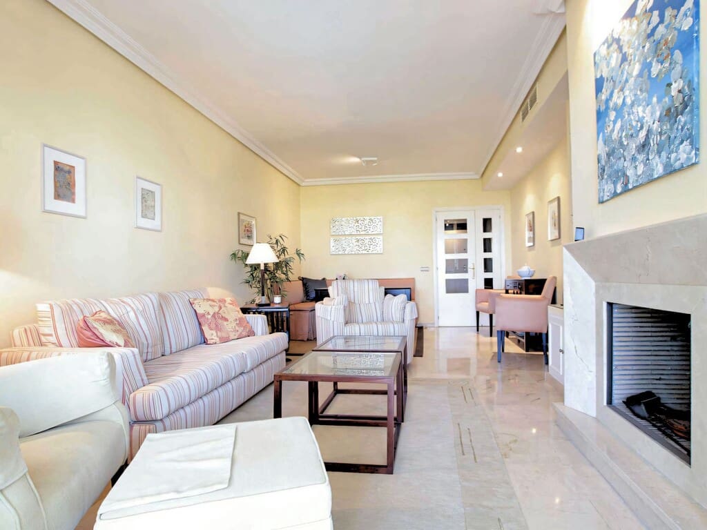 2 Zimmer Apartment zu verkaufen in Nueva Andalucia mit Pool - 769.999 € (Ref: 10168260)