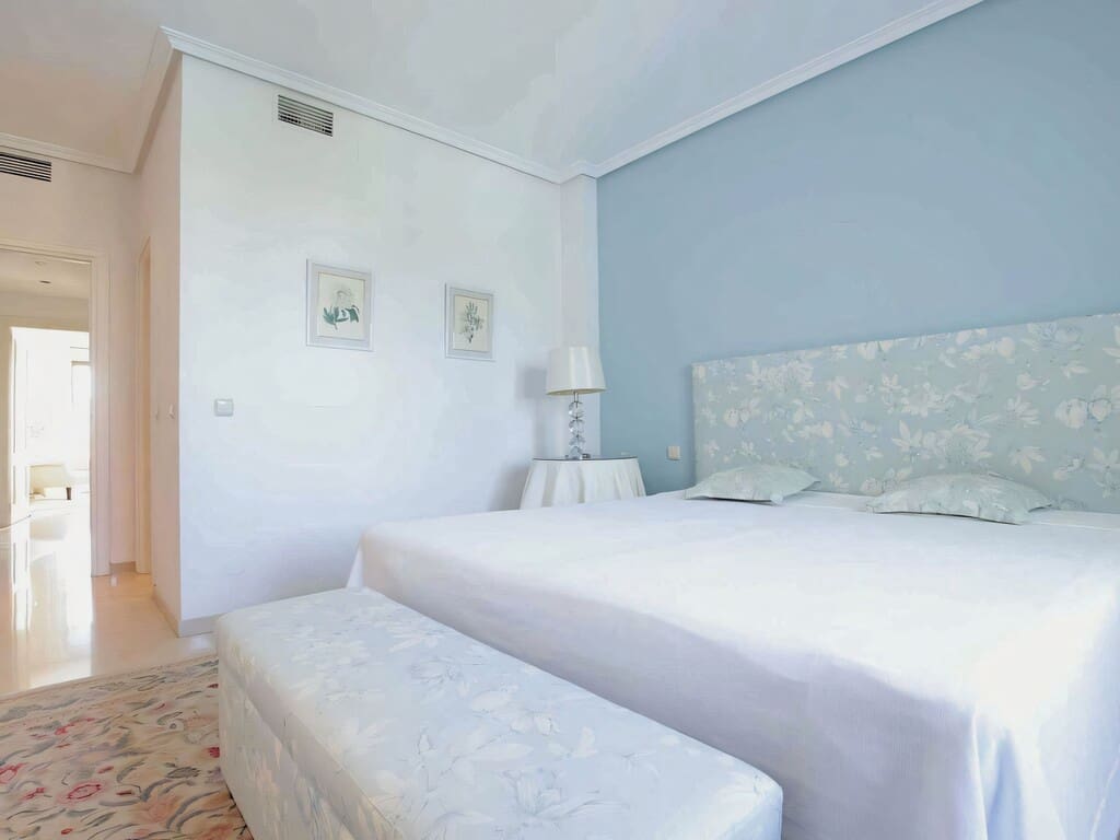 2 Zimmer Apartment zu verkaufen in Nueva Andalucia mit Pool - 769.999 € (Ref: 10168260)