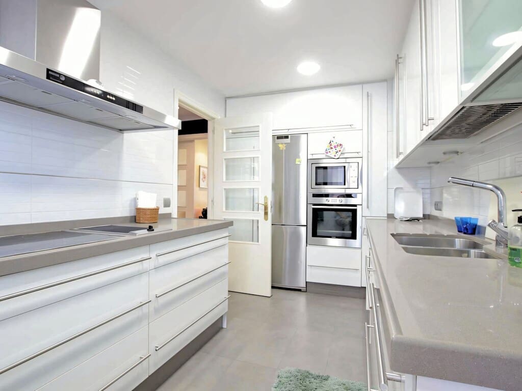 2 Zimmer Apartment zu verkaufen in Nueva Andalucia mit Pool - 769.999 € (Ref: 10168260)