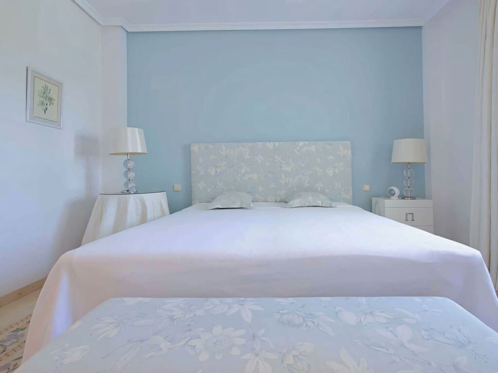 2 Zimmer Apartment zu verkaufen in Nueva Andalucia mit Pool - 769.999 € (Ref: 10168260)