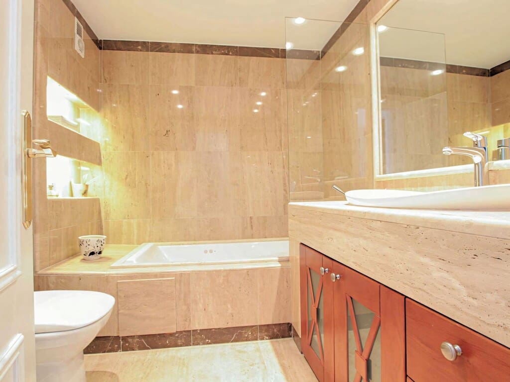 2 Zimmer Apartment zu verkaufen in Nueva Andalucia mit Pool - 769.999 € (Ref: 10168260)