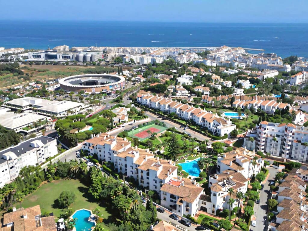 2 Zimmer Apartment zu verkaufen in Nueva Andalucia mit Pool - 769.999 € (Ref: 10168260)