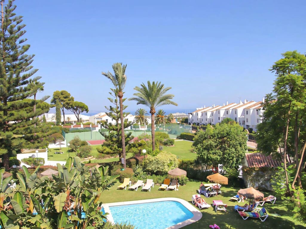 2 Zimmer Apartment zu verkaufen in Nueva Andalucia mit Pool - 769.999 € (Ref: 10168260)