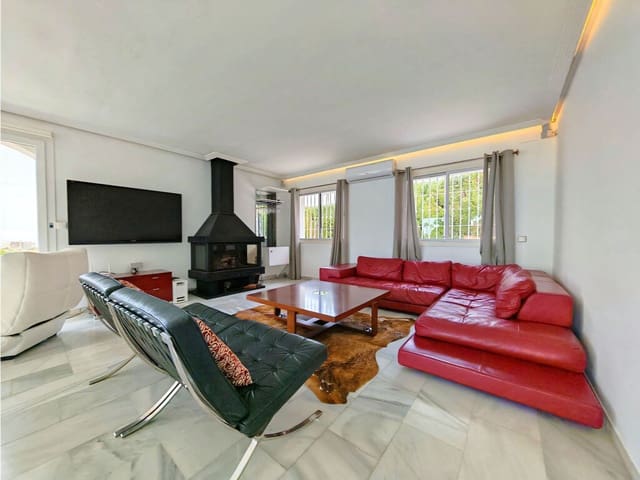 Chalet de 4 habitaciones en Riviera del Sol, Mijas en venta con piscina garaje - 1.345.000 € (Ref: 10171067)
