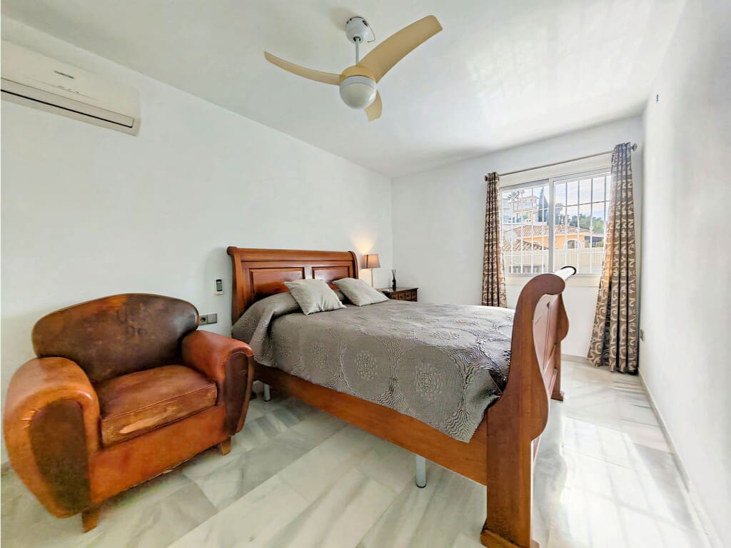 Chalet de 4 habitaciones en Riviera del Sol en venta con piscina garaje - 1.345.000 € (Ref: 10171067)