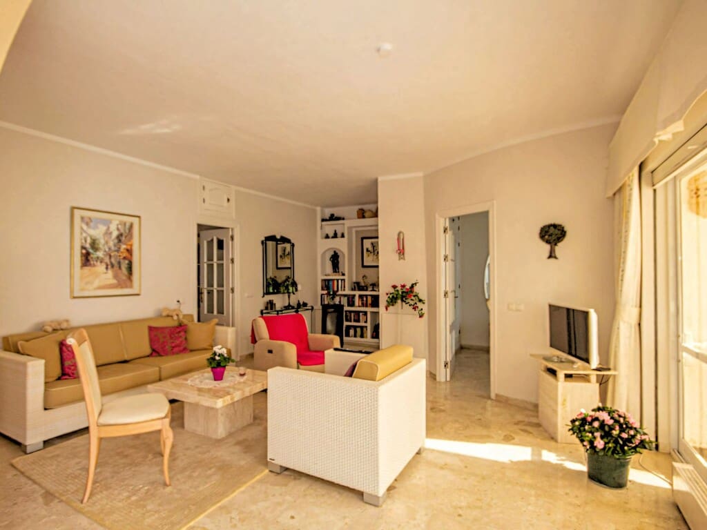2 Zimmer Apartment zu verkaufen in Calahonda mit Pool Garage - 699.000 € (Ref: 10173359)