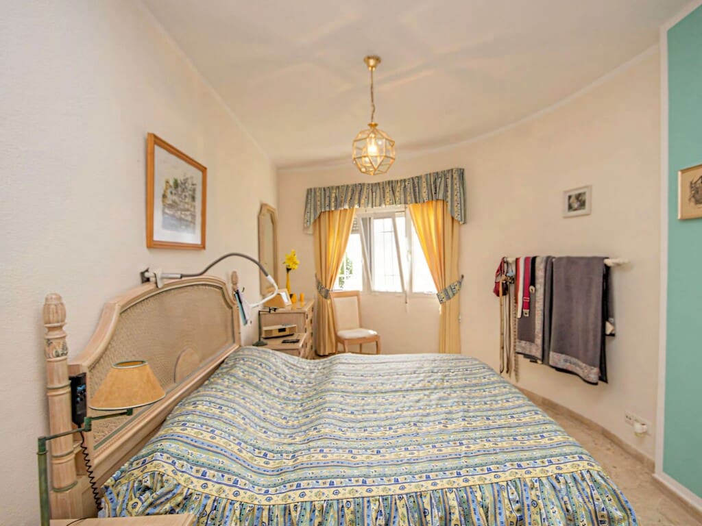 2 Zimmer Apartment zu verkaufen in Calahonda mit Pool Garage - 699.000 € (Ref: 10173359)