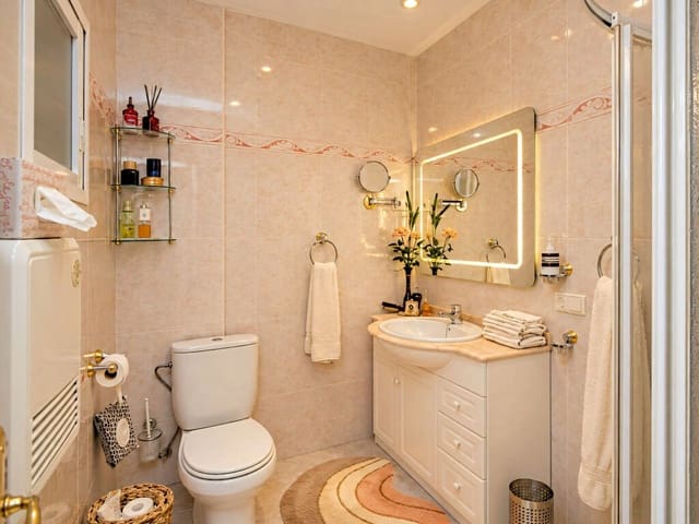 Apartamento de 2 habitaciones en Calahonda, Mijas en venta con piscina garaje - 699.000 € (Ref: 10173359)