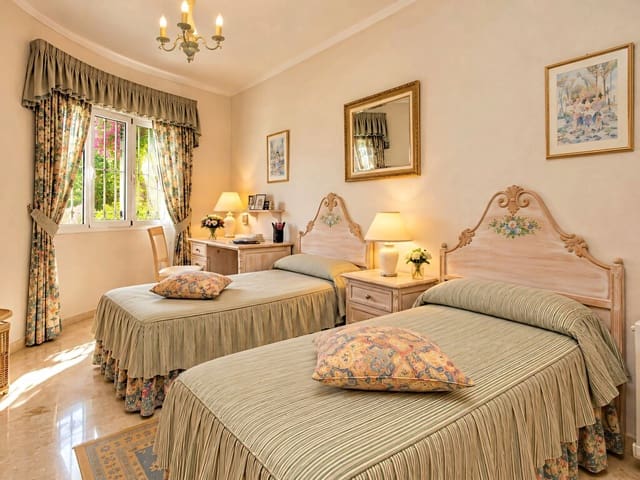 Apartamento de 2 habitaciones en Calahonda, Mijas en venta con piscina garaje - 699.000 € (Ref: 10173359)