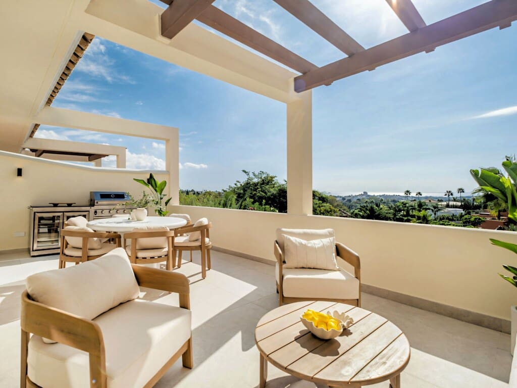 3 sypialnia Apartament na sprzedaż w Nueva Andalucia z basenem garażem - 1 150 000 € (Ref: 10173360)