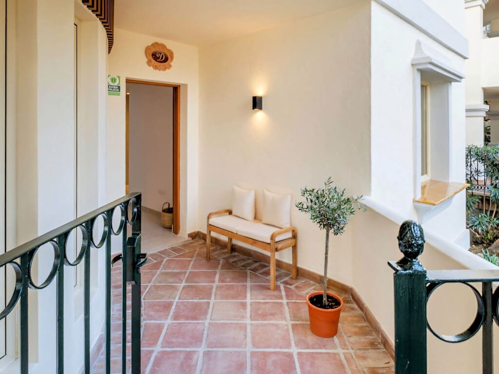 3 sypialnia Apartament na sprzedaż w Nueva Andalucia z basenem garażem - 1 150 000 € (Ref: 10173360)