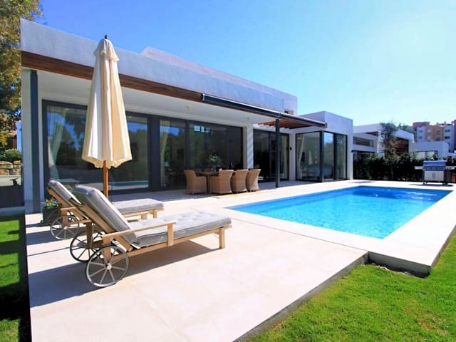 Chalet de 4 habitaciones en Atalaya-Isdabe, Estepona en venta con piscina garaje - 1.895.000 € (Ref: 10174429)