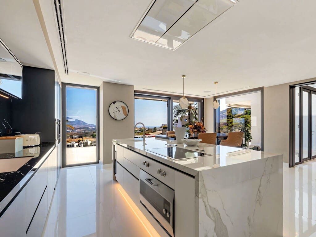 4 makuuhuone Huvila myytävänä paikassa La Cala de Mijas mukana uima-altaan 
autotalli - 3 750 000 € (Ref: 10174858)