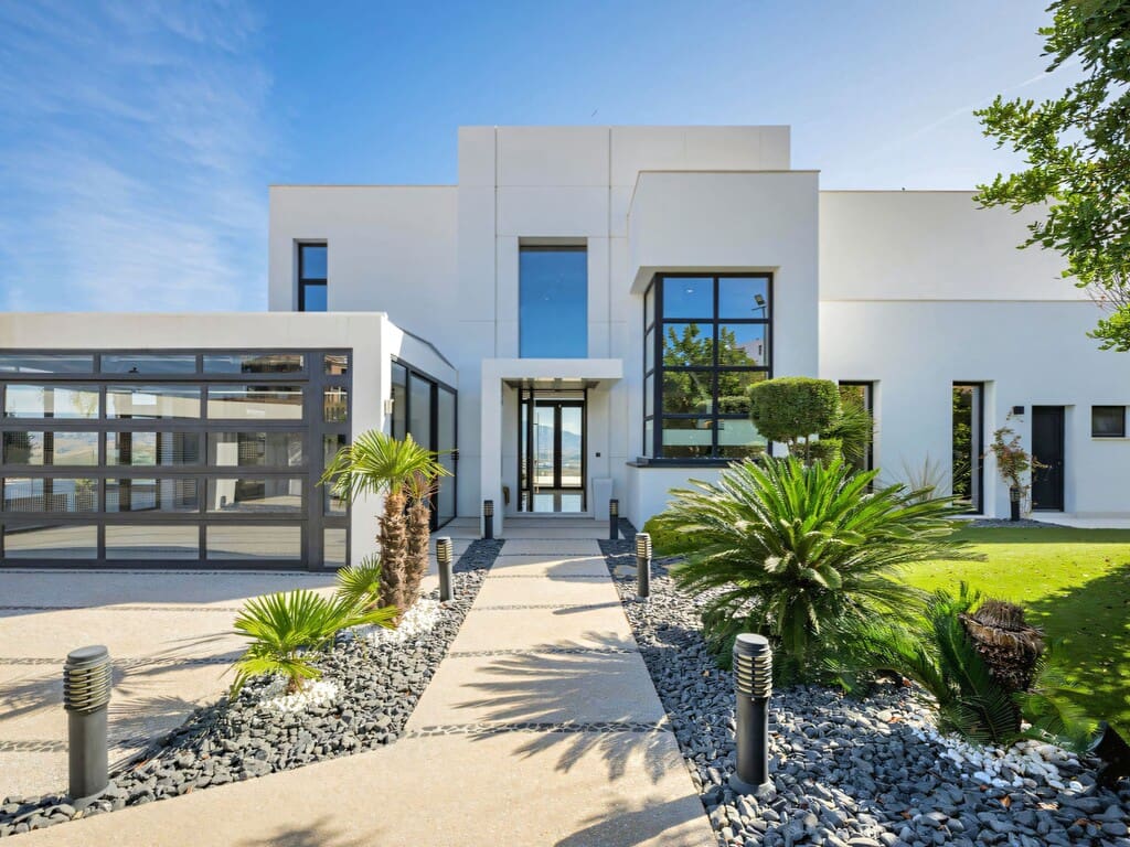 4 makuuhuone Huvila myytävänä paikassa La Cala de Mijas mukana uima-altaan 
autotalli - 3 750 000 € (Ref: 10174858)