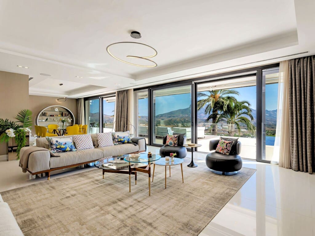 4 makuuhuone Huvila myytävänä paikassa La Cala de Mijas mukana uima-altaan 
autotalli - 3 750 000 € (Ref: 10174858)