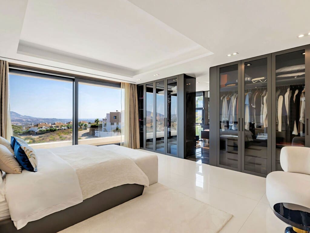 4 makuuhuone Huvila myytävänä paikassa La Cala de Mijas mukana uima-altaan 
autotalli - 3 750 000 € (Ref: 10174858)