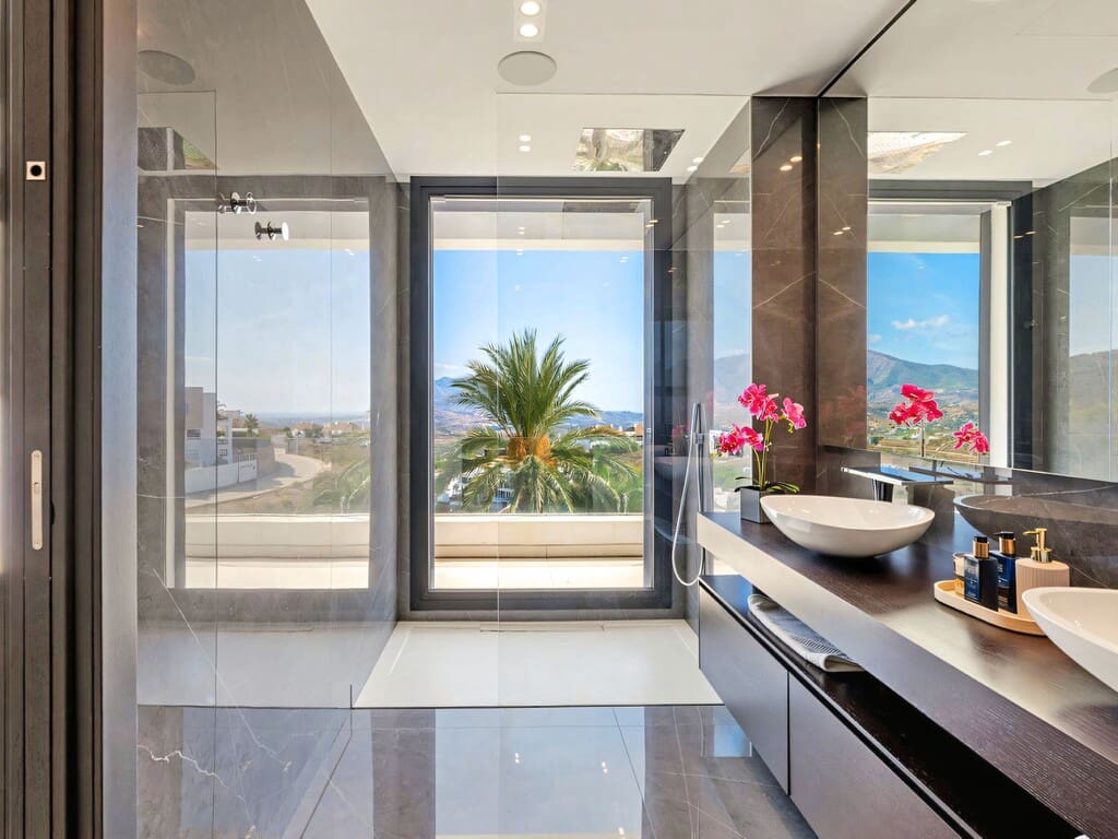 4 makuuhuone Huvila myytävänä paikassa La Cala de Mijas mukana uima-altaan 
autotalli - 3 750 000 € (Ref: 10174858)