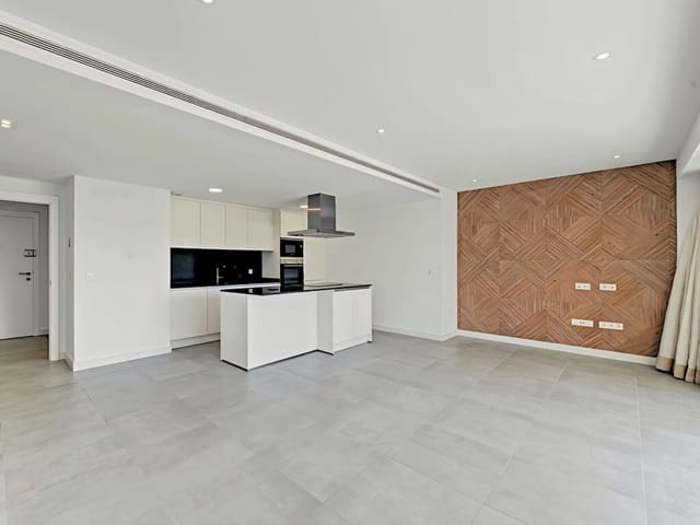 Apartamento de 3 habitaciones en Selwo, Estepona en venta con piscina garaje - 510.000 € (Ref: 10174859)
