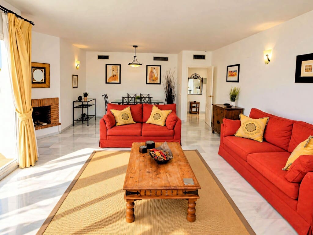 Apartamento de 2 habitaciones en Nueva Andalucia en venta con piscina garaje - 460.000 € (Ref: 10179778)