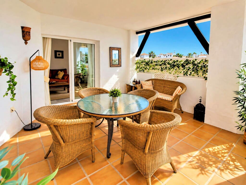 Apartamento de 2 habitaciones en Nueva Andalucia en venta con piscina garaje - 460.000 € (Ref: 10179778)