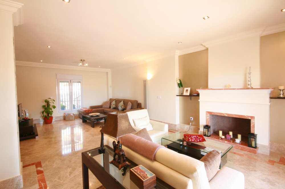 4 soveværelse Villa til salg i Marbella med swimmingpool - € 1.290.000 (Ref: 2343728)