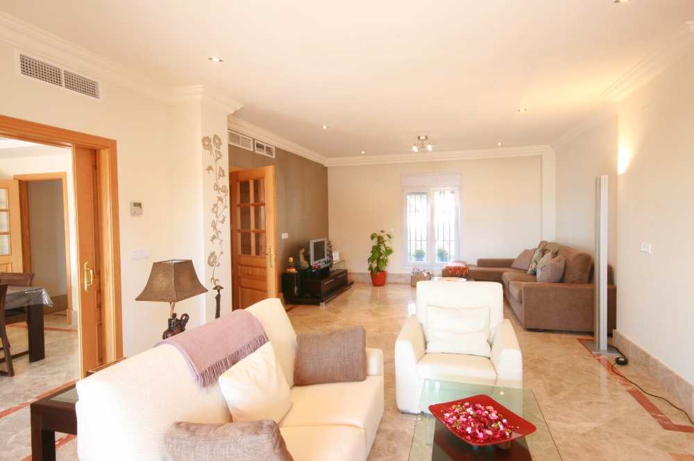 4 soveværelse Villa til salg i Marbella med swimmingpool - € 1.290.000 (Ref: 2343728)