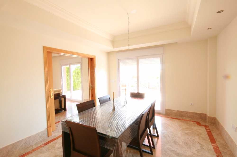 4 soveværelse Villa til salg i Marbella med swimmingpool - € 1.290.000 (Ref: 2343728)