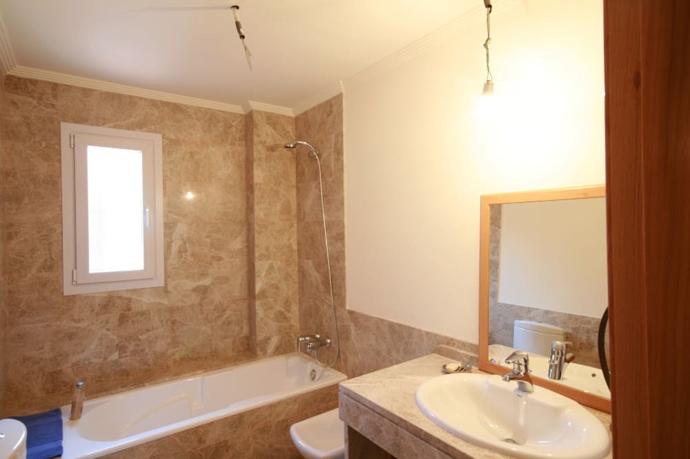 4 soveværelse Villa til salg i Marbella med swimmingpool - € 1.290.000 (Ref: 2343728)