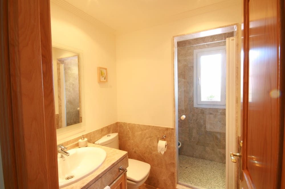 4 soveværelse Villa til salg i Marbella med swimmingpool - € 1.290.000 (Ref: 2343728)