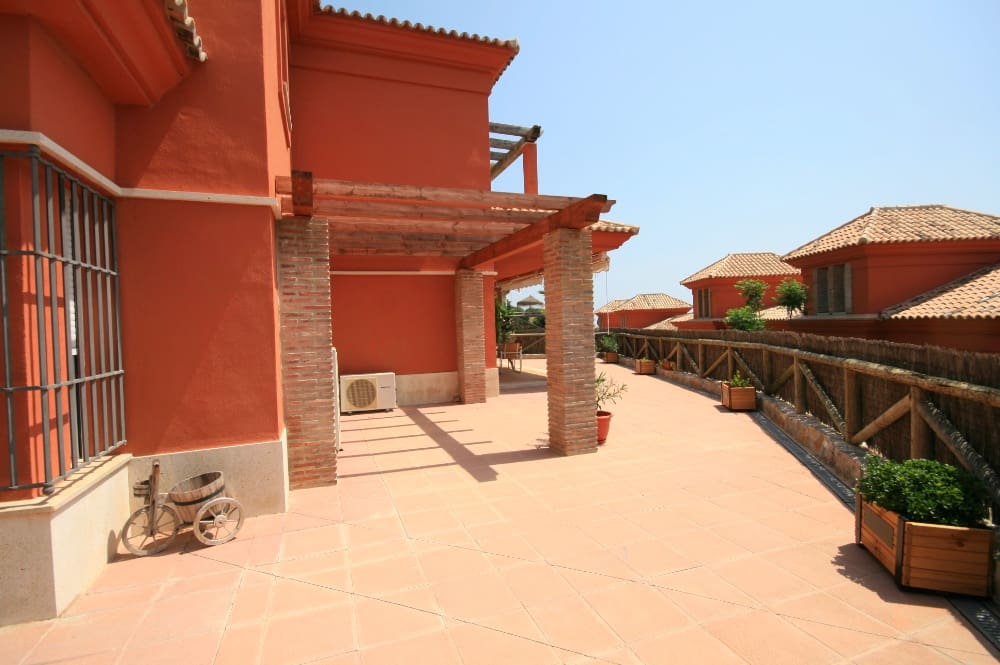 4 soveværelse Villa til salg i Marbella med swimmingpool - € 1.290.000 (Ref: 2343728)