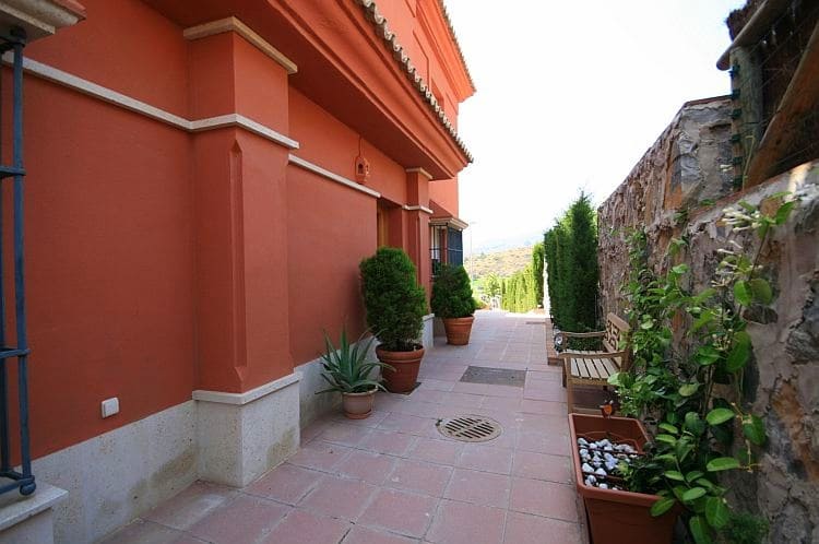 4 soveværelse Villa til salg i Marbella med swimmingpool - € 1.290.000 (Ref: 2343728)