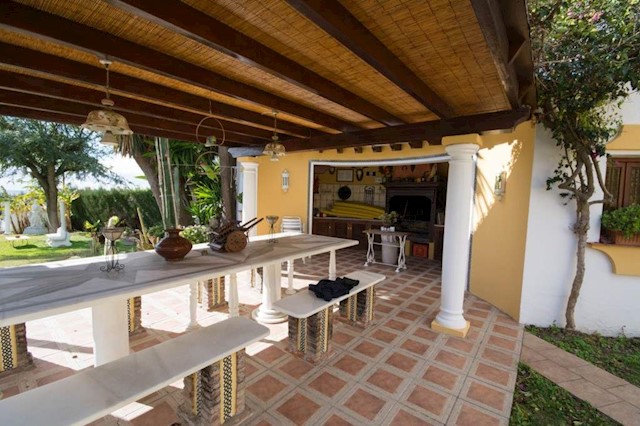 4 soverom Villa til salgs i El Padrón, Estepona med svømmebasseng - € 2 950 000 (Ref: 2661857)