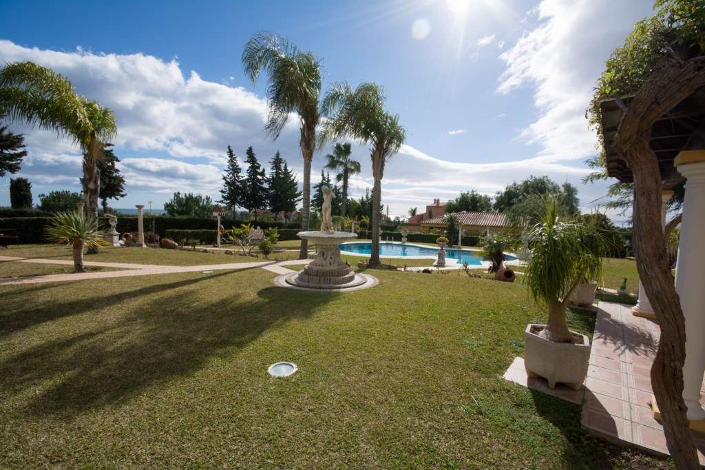 4 soveværelse Villa til salg i El Padron med swimmingpool - € 2.950.000 (Ref: 2661857)