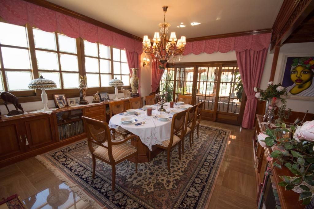 4 soveværelse Villa til salg i El Padron med swimmingpool - € 2.950.000 (Ref: 2661857)