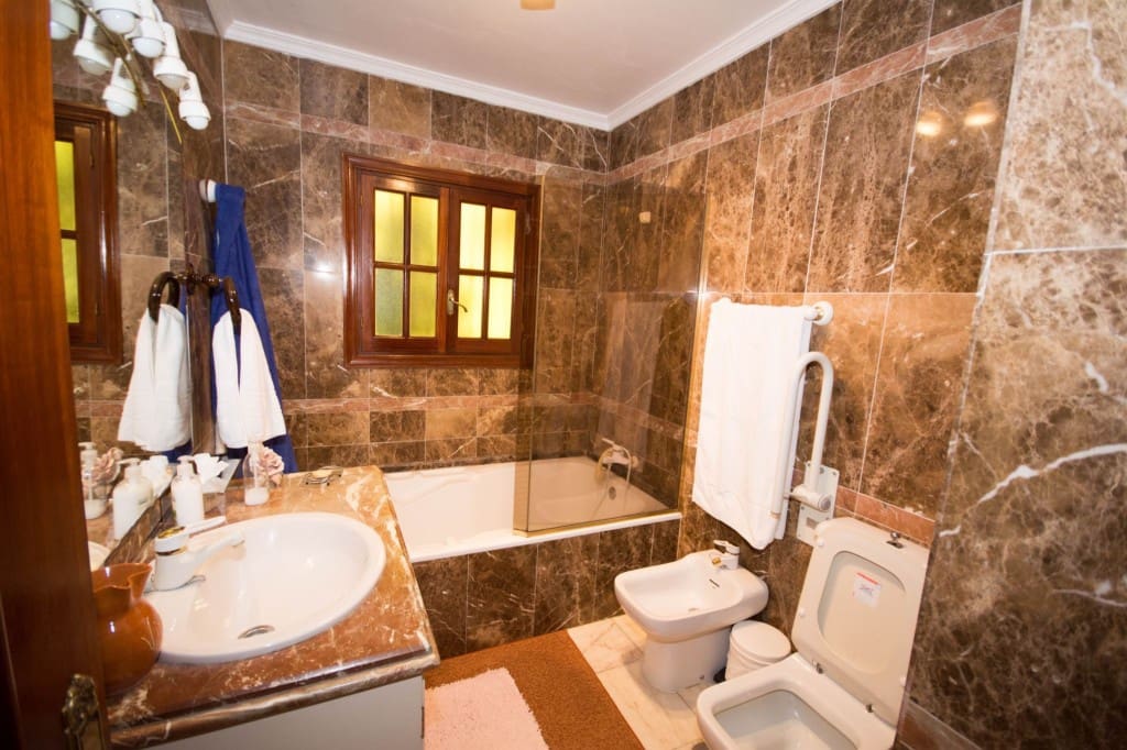 4 soveværelse Villa til salg i El Padron med swimmingpool - € 2.950.000 (Ref: 2661857)