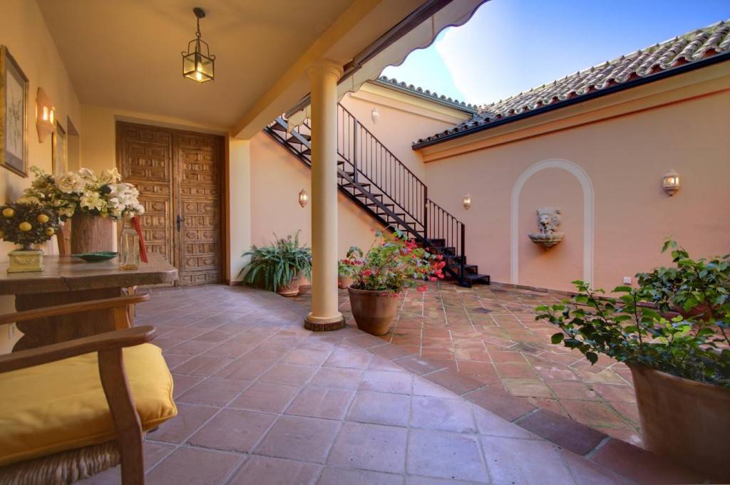 5 soverom Villa til salgs i Marbella med svømmebasseng - € 10 000 (Ref: 3466743)