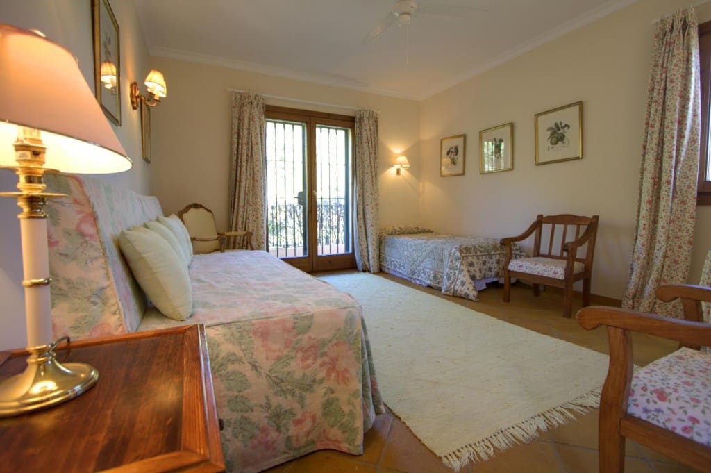 5 soverom Villa til salgs i Marbella med svømmebasseng - € 10 000 (Ref: 3466743)