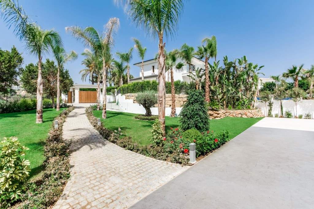 5 Zimmer Villa zu verkaufen in Nueva Andalucia mit Pool Garage - 4.500.000 € (Ref: 3467019)