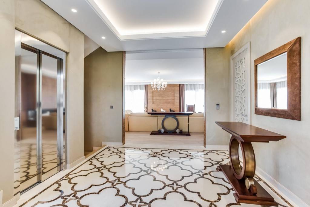 5 slaapkamer Villa te koop in Nueva Andalucia met zwembad garage - € 4.500.000 (Ref: 3467019)