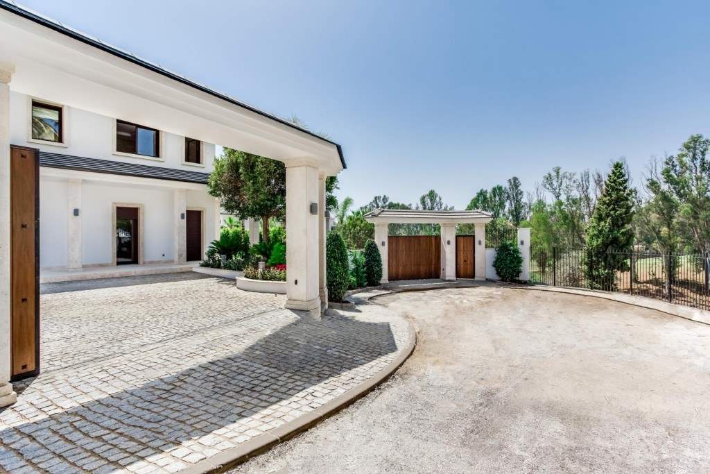 5 slaapkamer Villa te koop in Nueva Andalucia met zwembad garage - € 4.500.000 (Ref: 3467019)