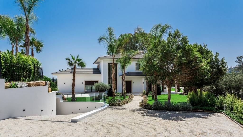 5 slaapkamer Villa te koop in Nueva Andalucia met zwembad garage - € 4.500.000 (Ref: 3467019)