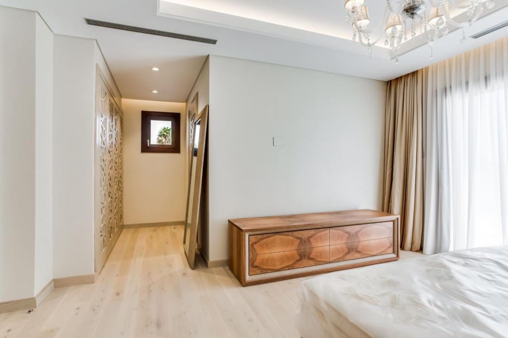 5 slaapkamer Villa te koop in Nueva Andalucia met zwembad garage - € 4.500.000 (Ref: 3467019)