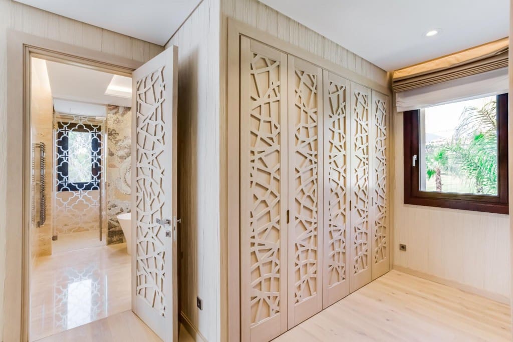 5 slaapkamer Villa te koop in Nueva Andalucia met zwembad garage - € 4.500.000 (Ref: 3467019)