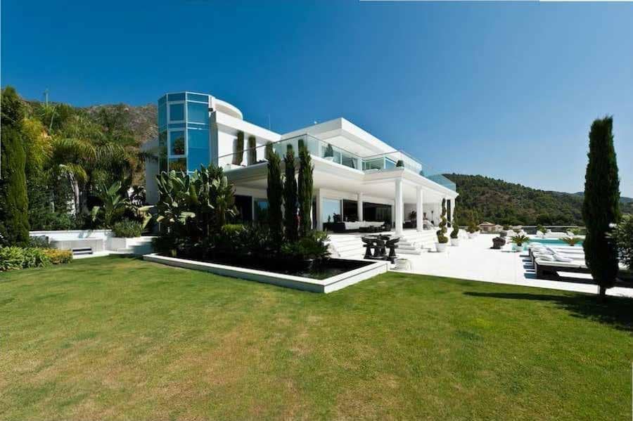 6 bedroom Villa for holiday rental in Marbella with pool garage - € 35,000 (Ref: 3532668)