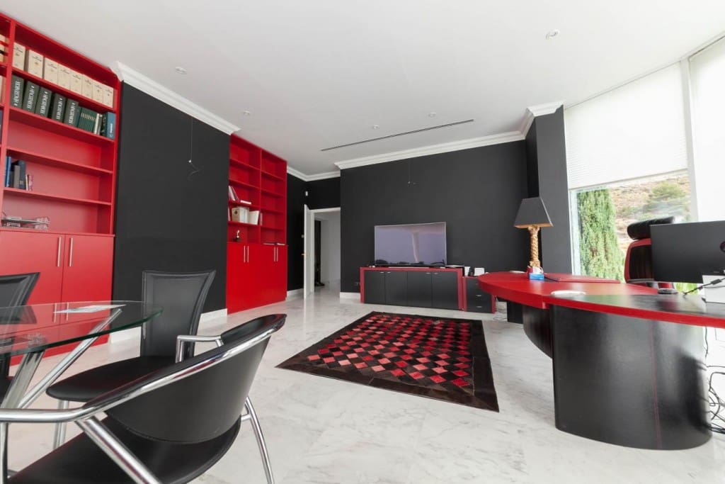 6 bedroom Villa for holiday rental in Marbella with pool garage - € 35,000 (Ref: 3532668)