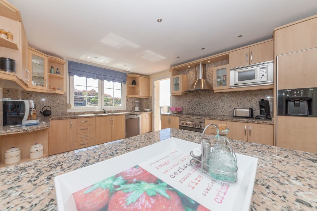 4 soveværelse Villa til salg i Elviria med swimmingpool garage - € 1.795.000 (Ref: 4170592)