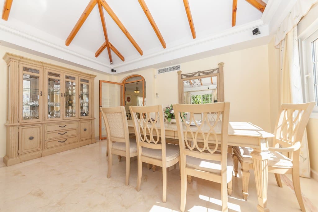 4 soveværelse Villa til salg i Elviria med swimmingpool garage - € 1.795.000 (Ref: 4170592)