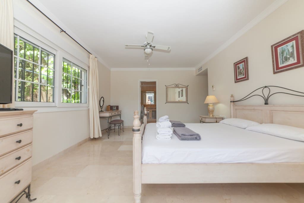 4 soveværelse Villa til salg i Elviria med swimmingpool garage - € 1.795.000 (Ref: 4170592)